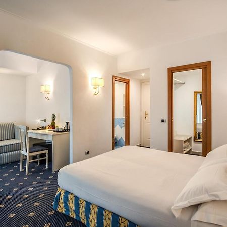 Hotel Napoleon Roma Esterno foto