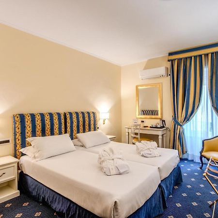 Hotel Napoleon Roma Esterno foto