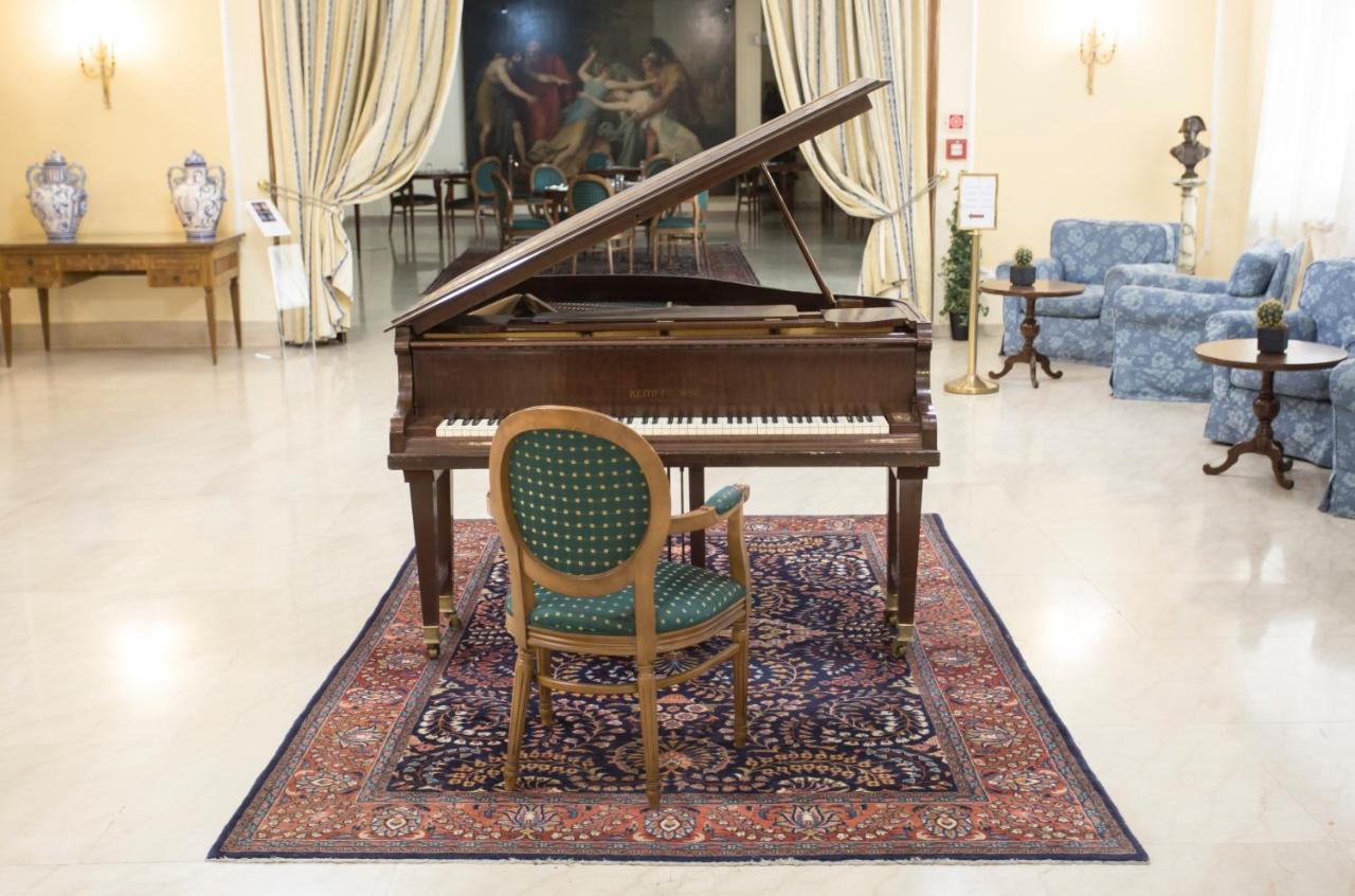 Hotel Napoleon Roma Esterno foto