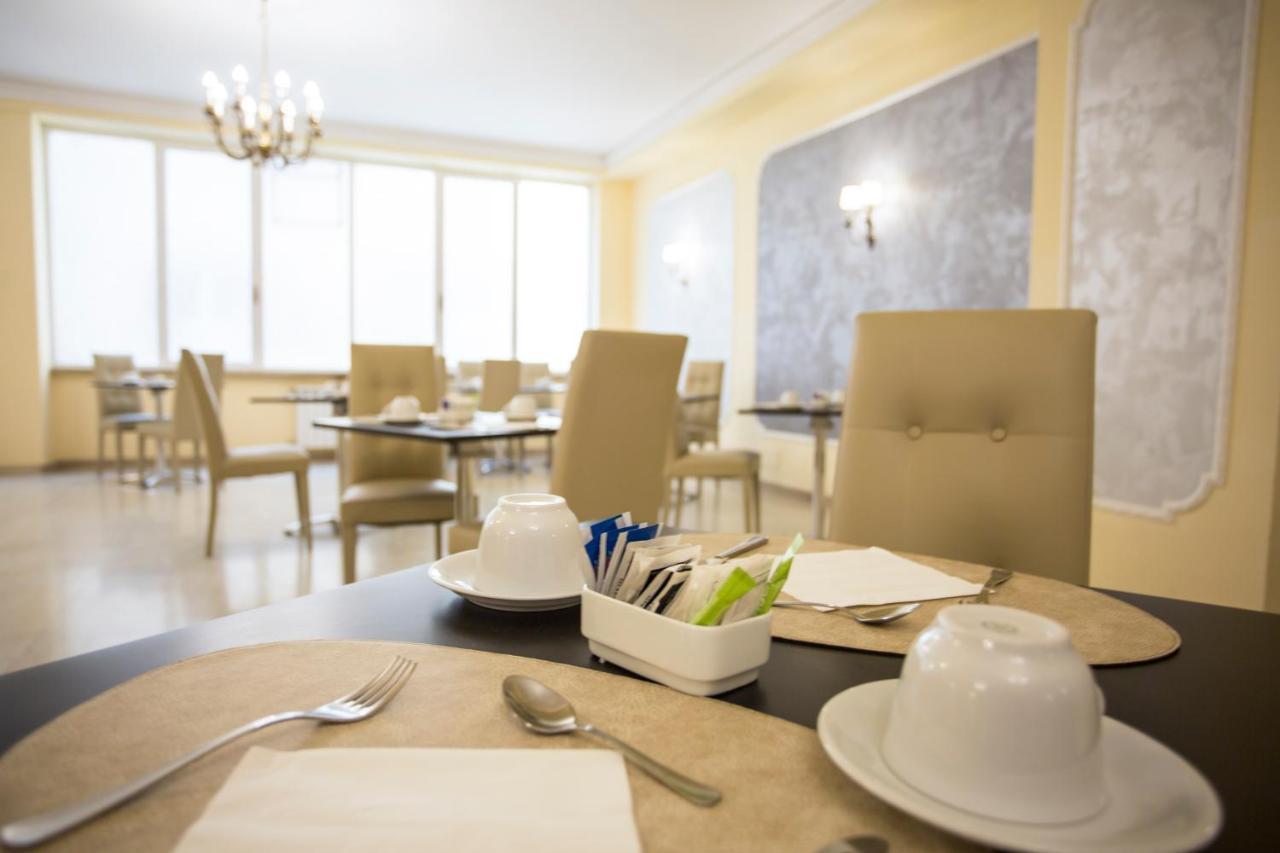 Hotel Napoleon Roma Esterno foto