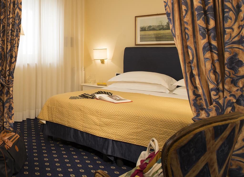 Hotel Napoleon Roma Esterno foto