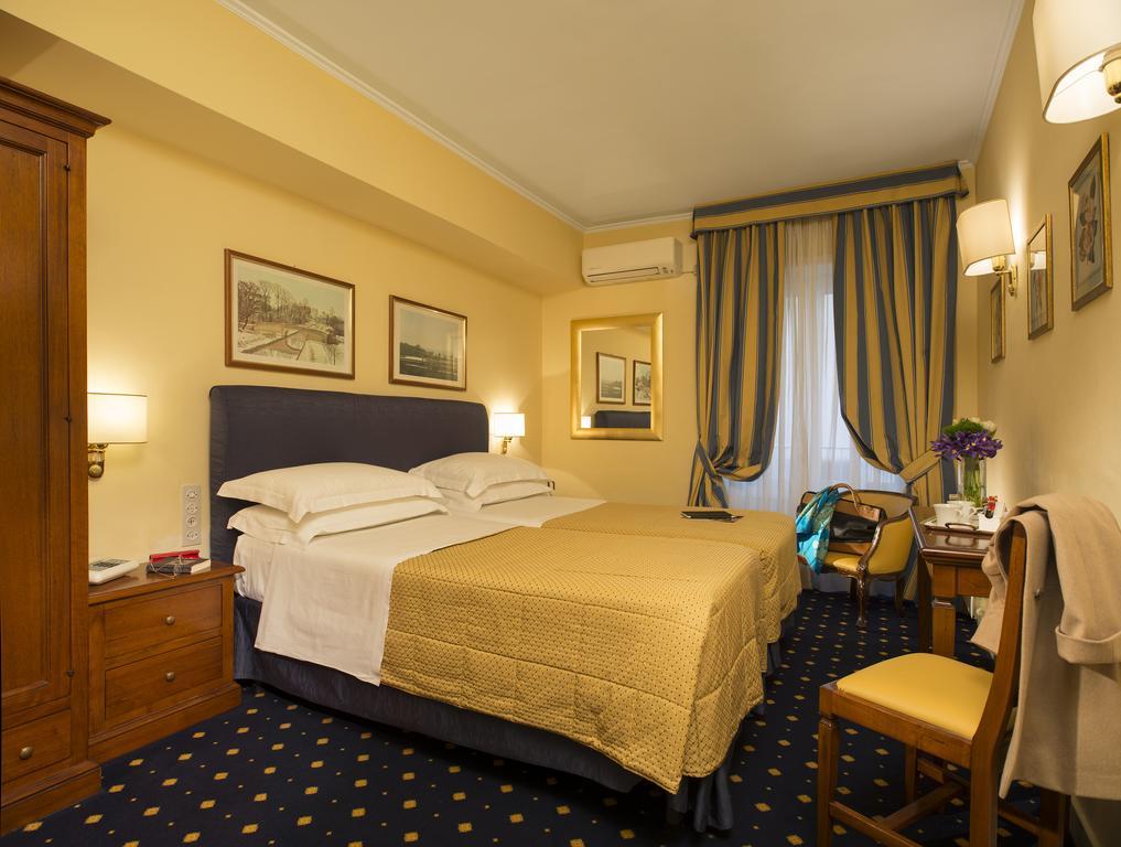 Hotel Napoleon Roma Esterno foto