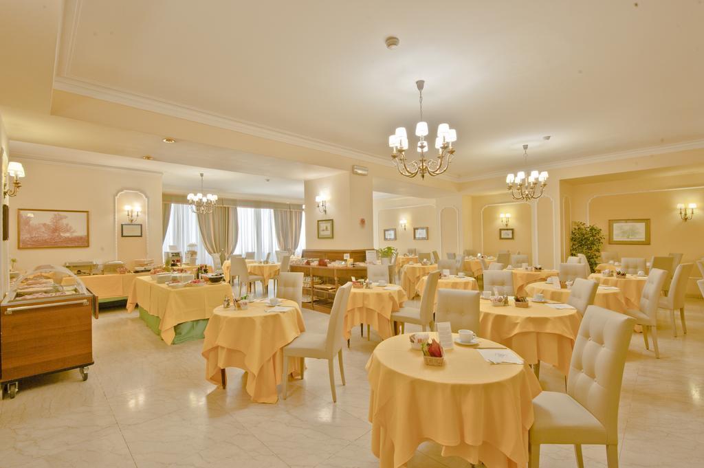 Hotel Napoleon Roma Esterno foto