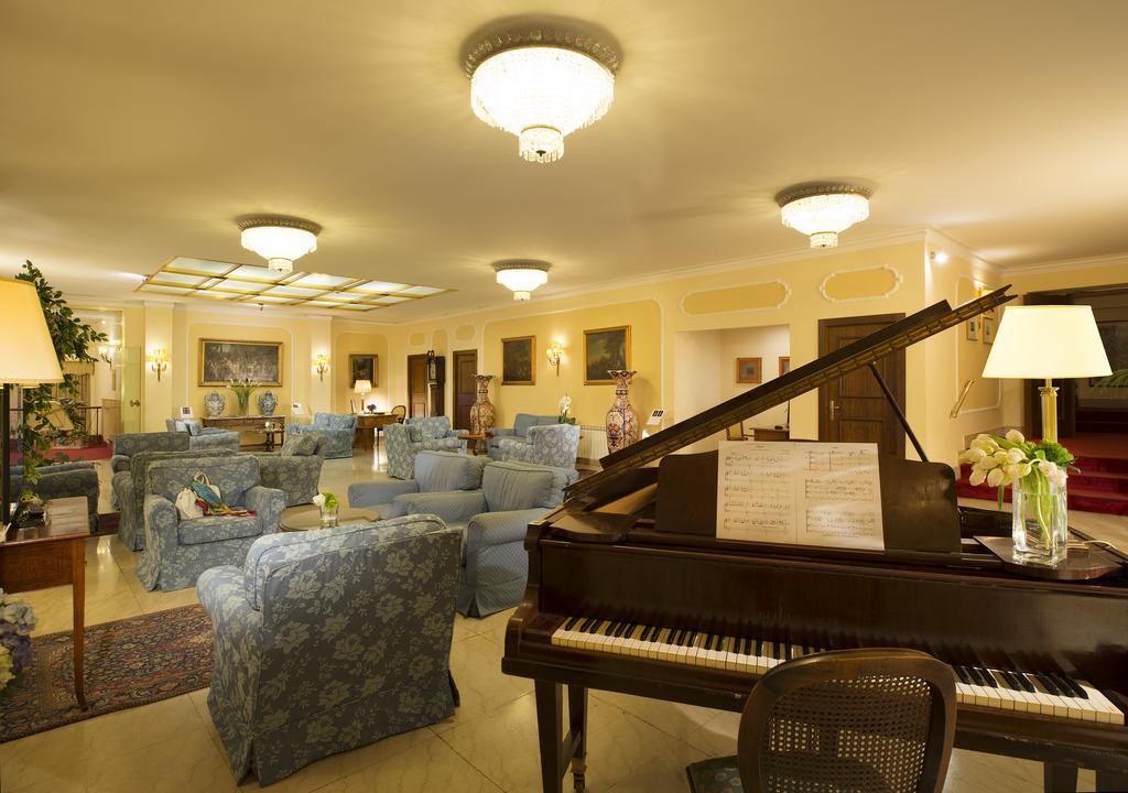 Hotel Napoleon Roma Esterno foto