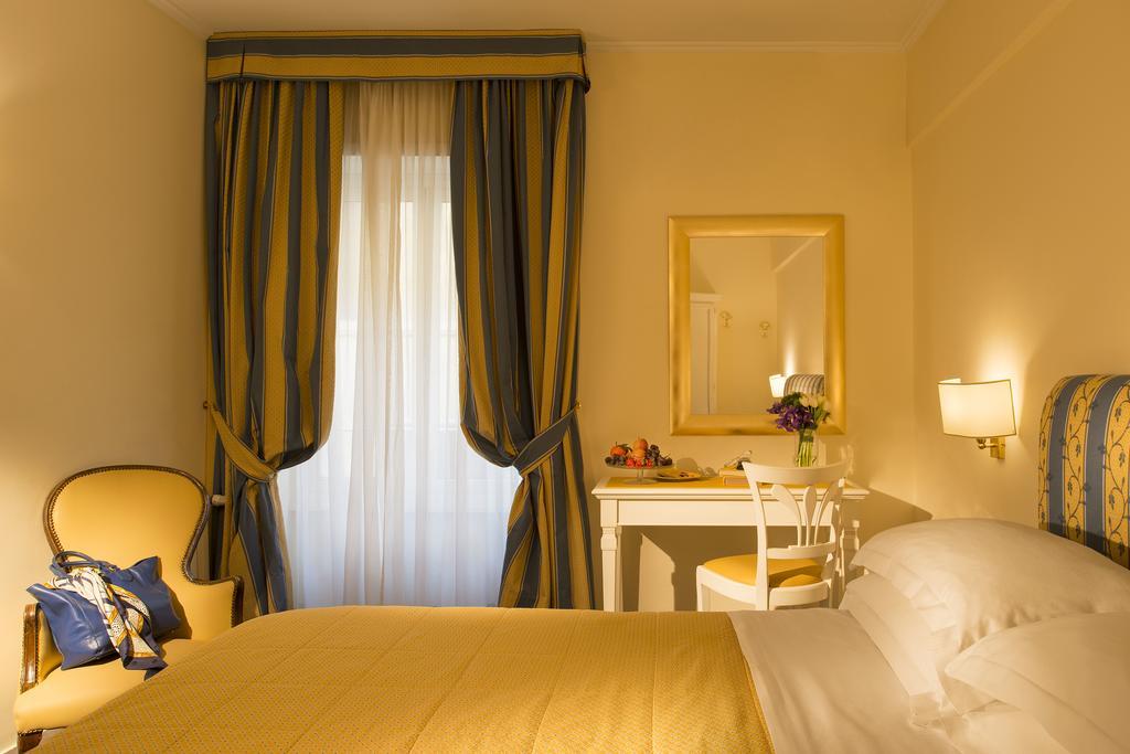 Hotel Napoleon Roma Esterno foto