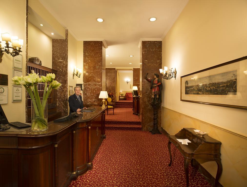 Hotel Napoleon Roma Esterno foto