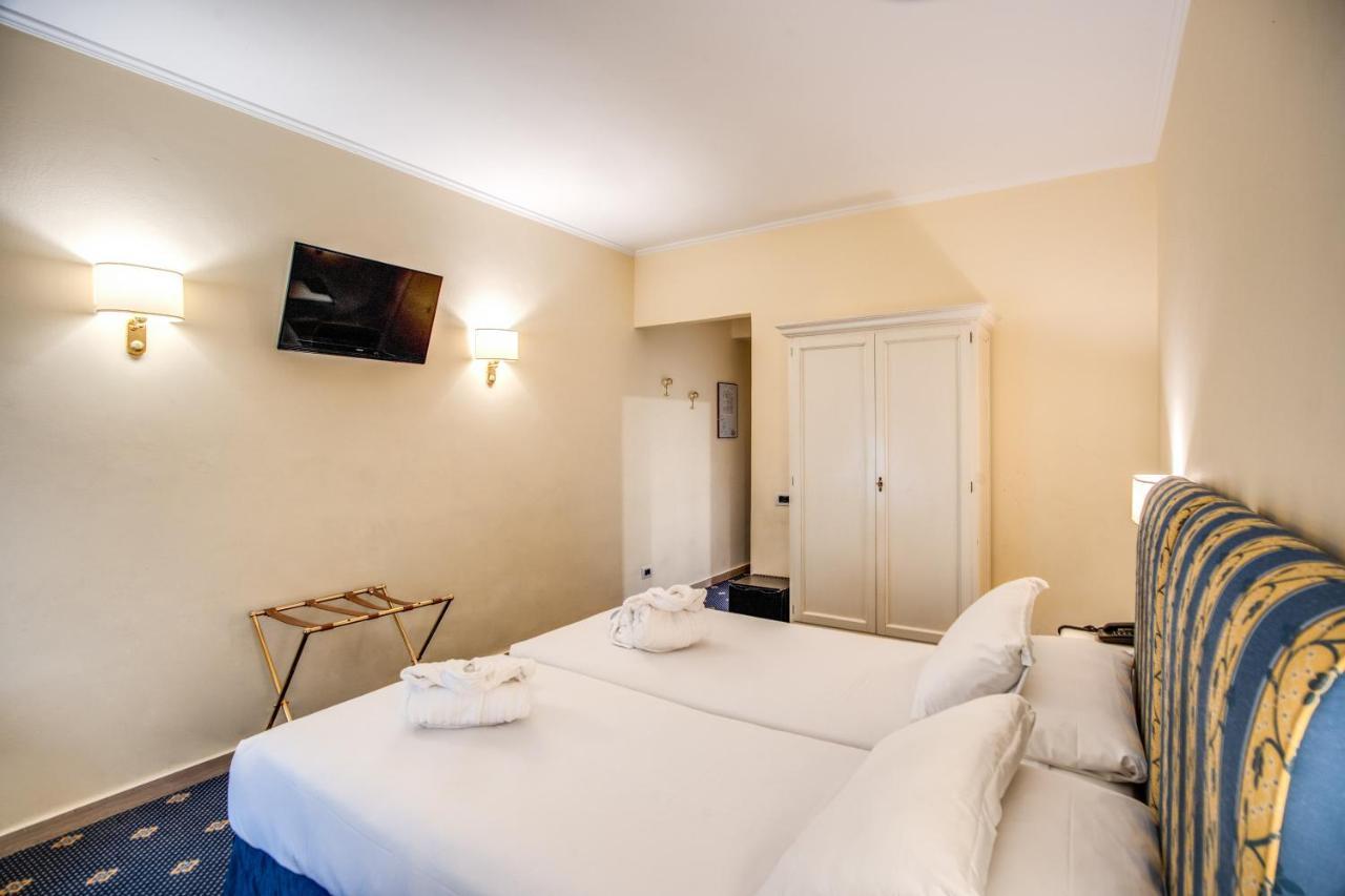 Hotel Napoleon Roma Esterno foto