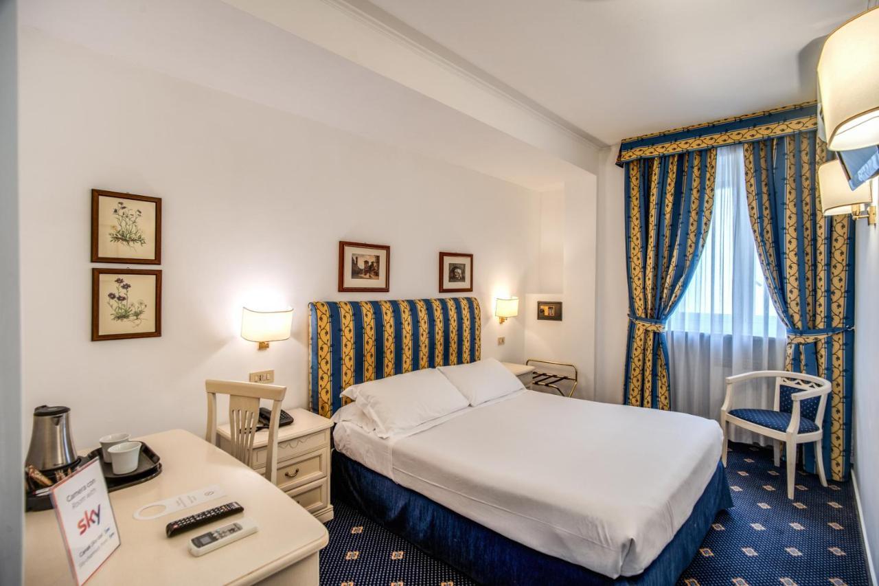 Hotel Napoleon Roma Esterno foto