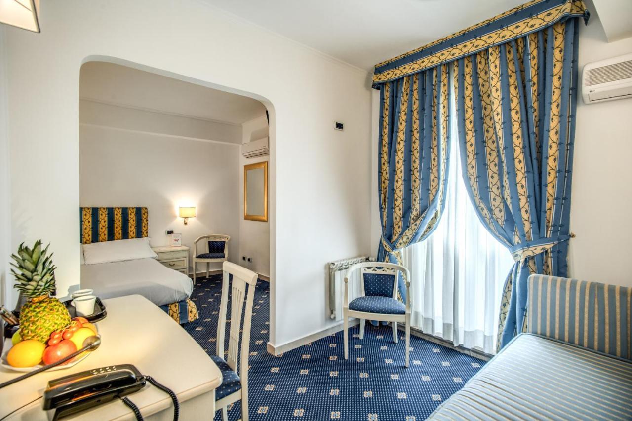 Hotel Napoleon Roma Esterno foto