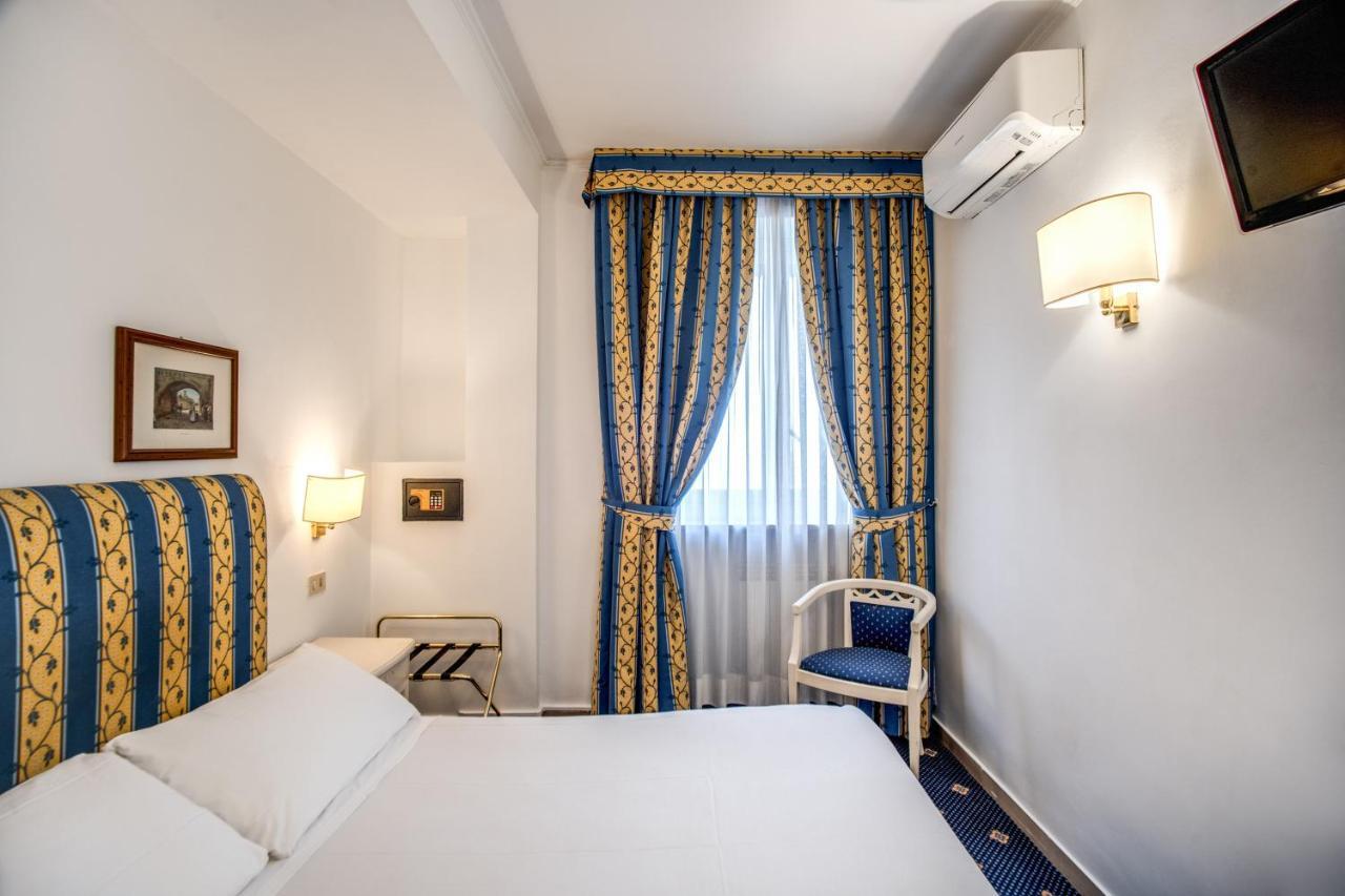 Hotel Napoleon Roma Esterno foto