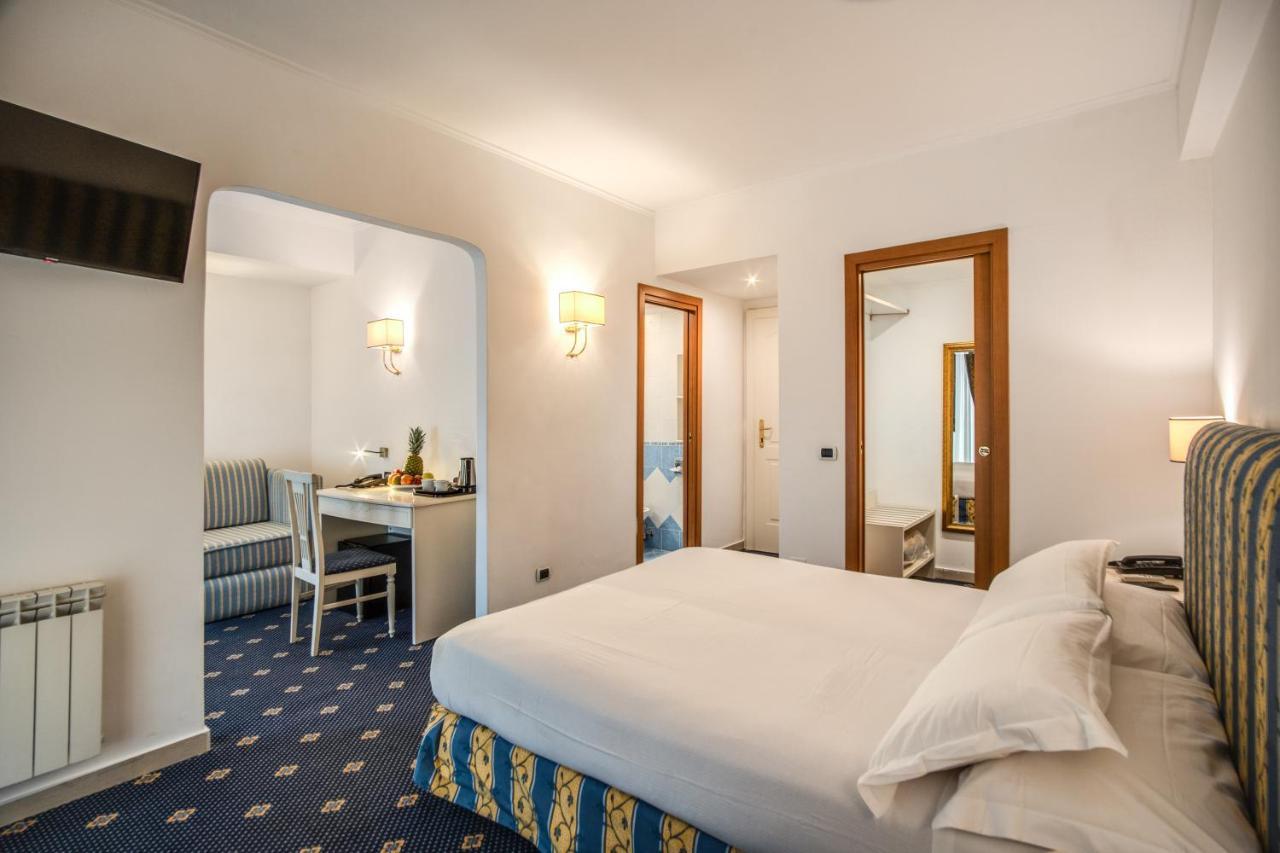 Hotel Napoleon Roma Esterno foto