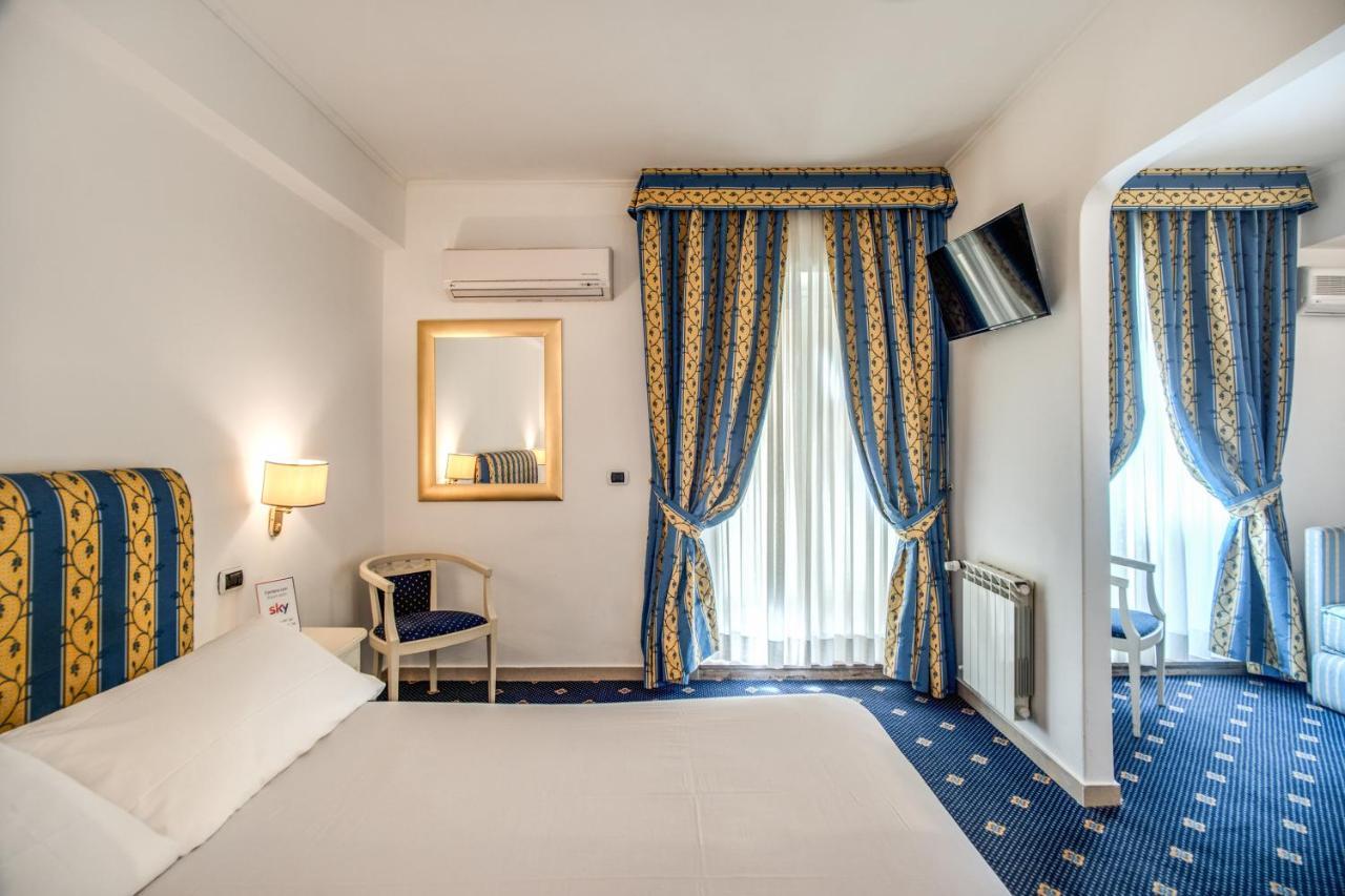 Hotel Napoleon Roma Esterno foto