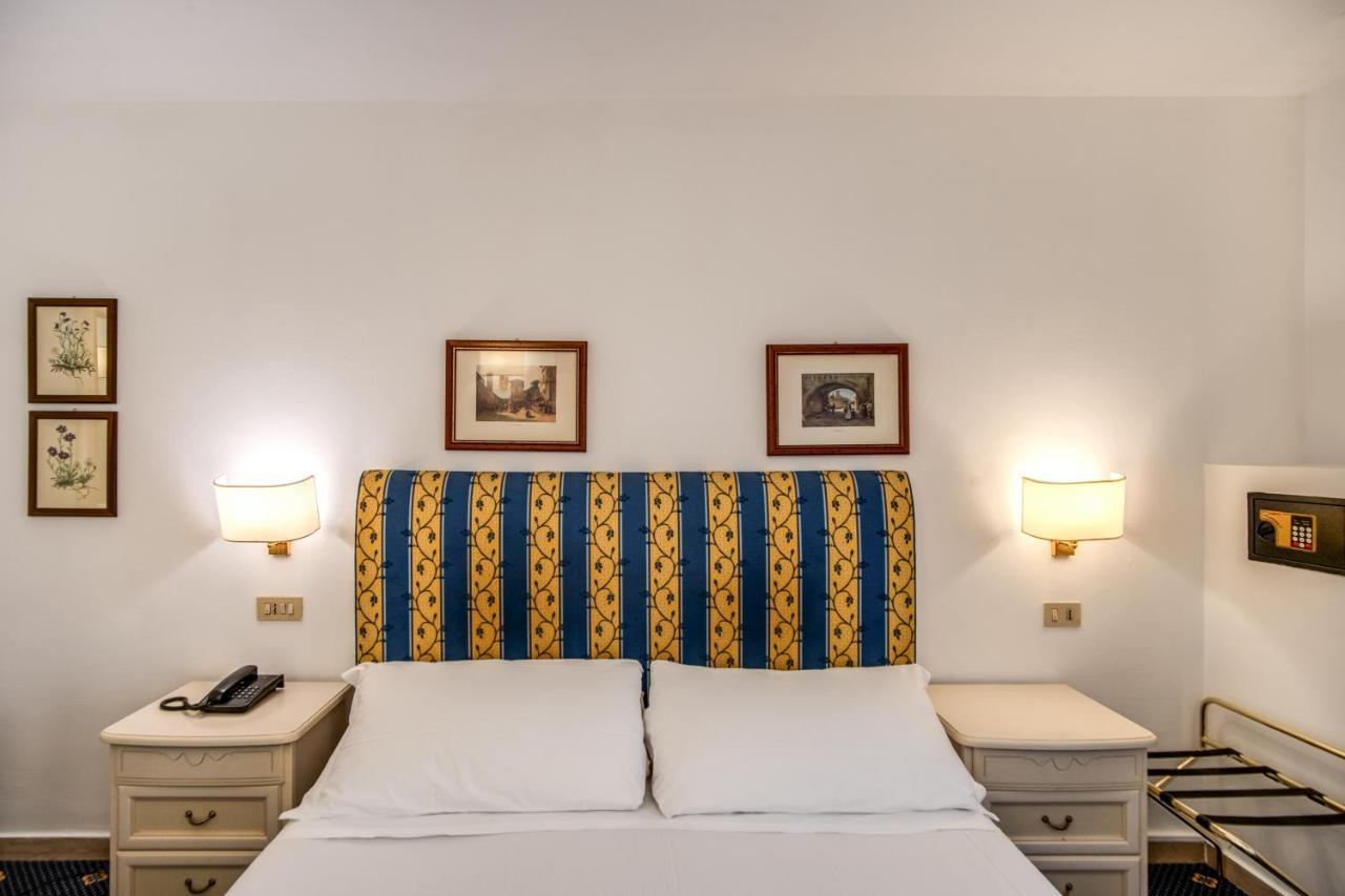 Hotel Napoleon Roma Esterno foto