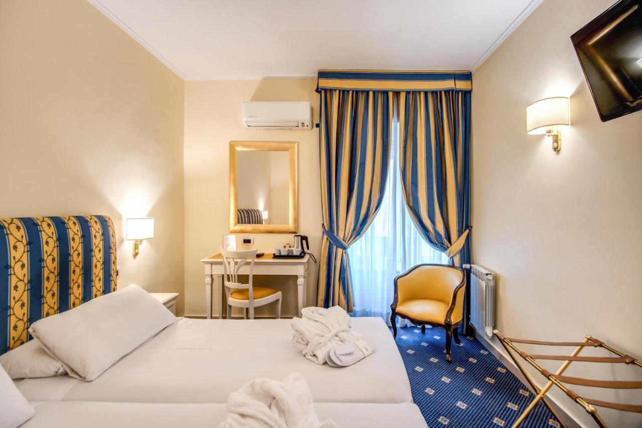 Hotel Napoleon Roma Esterno foto