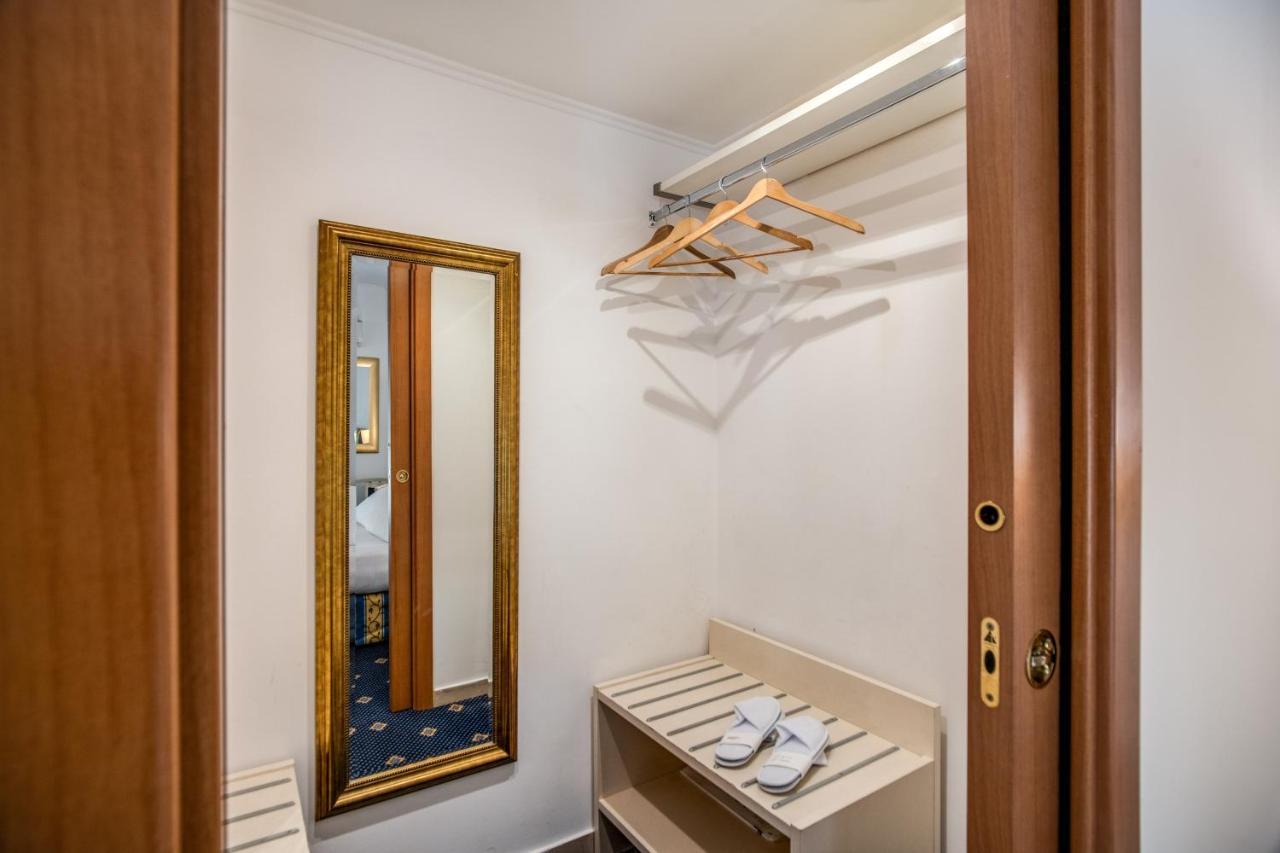 Hotel Napoleon Roma Esterno foto