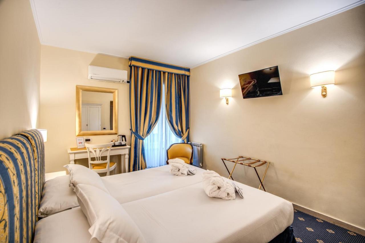 Hotel Napoleon Roma Esterno foto