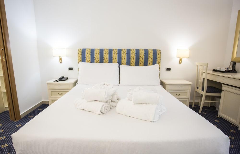 Hotel Napoleon Roma Esterno foto